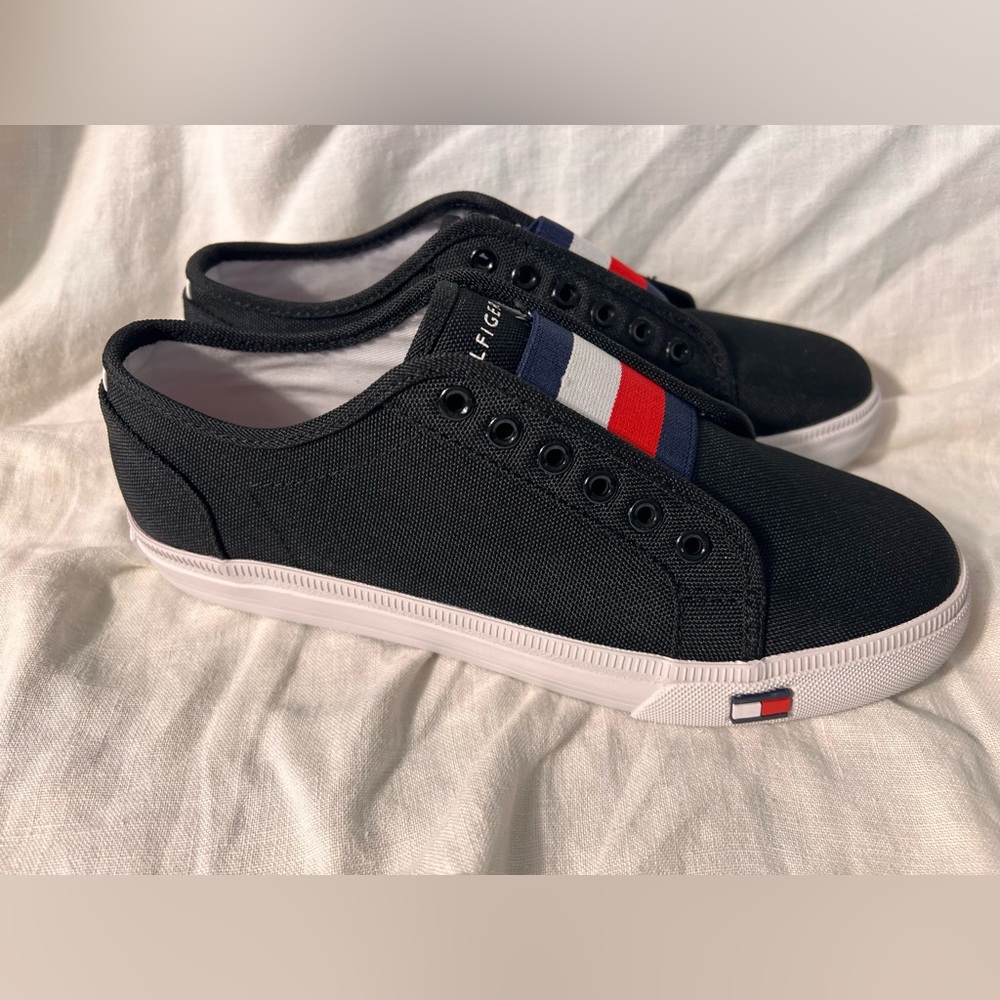 Tommy Hilfiger Sneakers size 7
